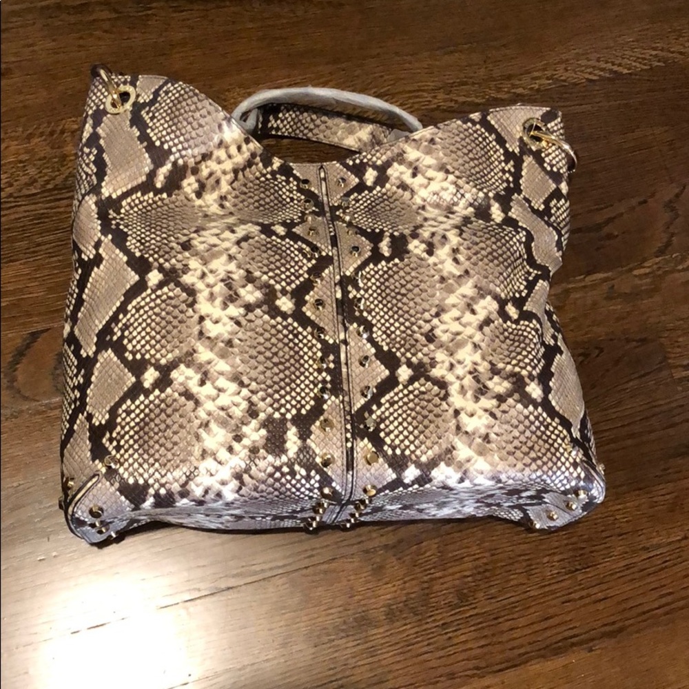 NWT Michael Kors Astor Studded Leather Tote - Picture 2 of 8
